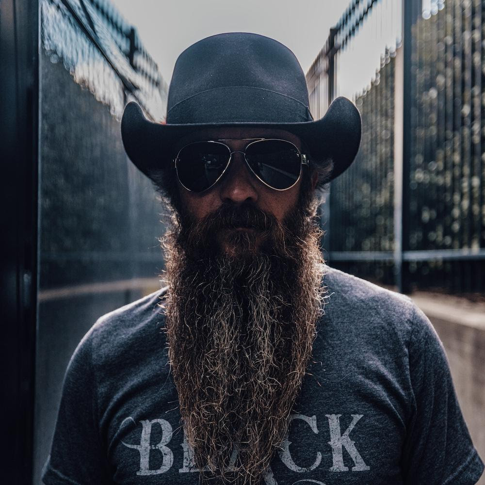 Cody Jinks Drops High-Energy New Anthem Put The Whiskey Down